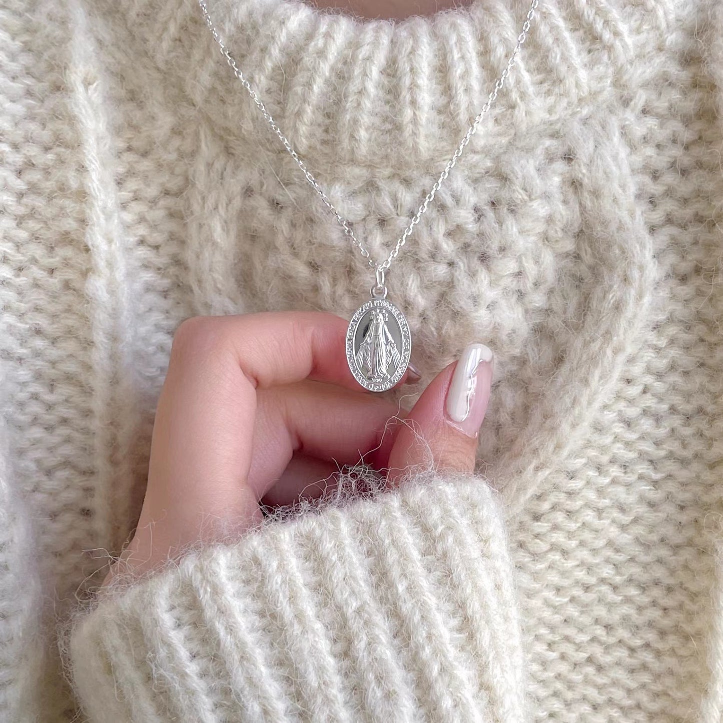 VINTAGE OV Necklace